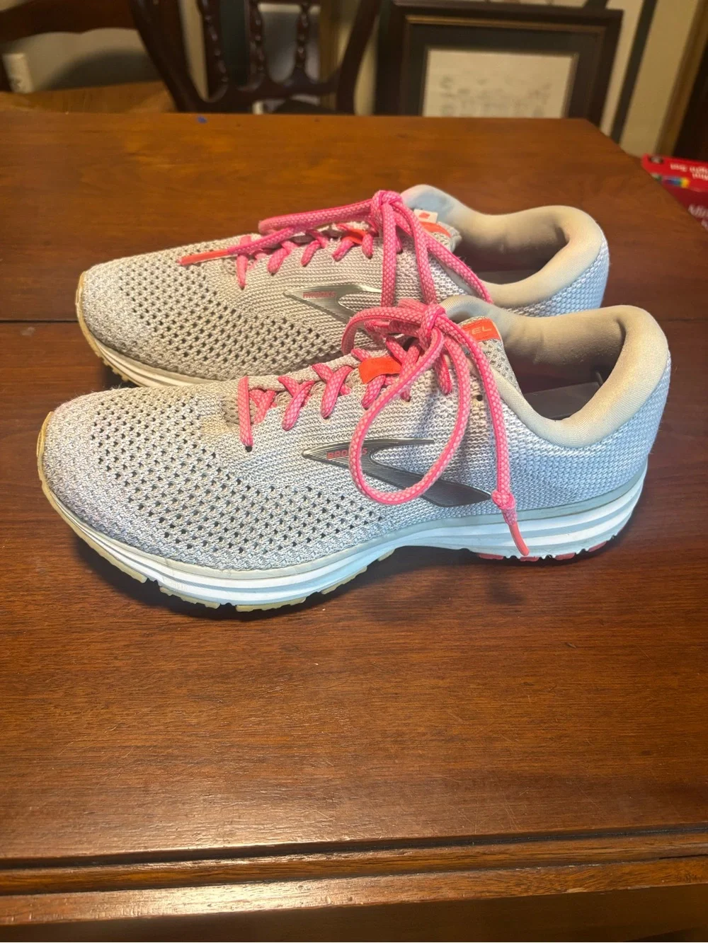 Brooks revel women